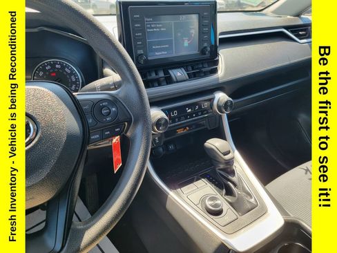 Used 2019 Toyota RAV4 LE w/ Carpet Mat Package AWD/4WD image 17