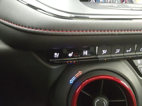 Certified 2022 Chevrolet Blazer RS w/ Enhanced Convenience Package image 27