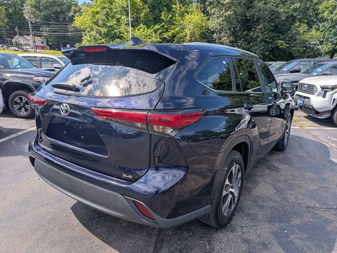 Used 2023 Toyota Highlander XLE FWD image 7