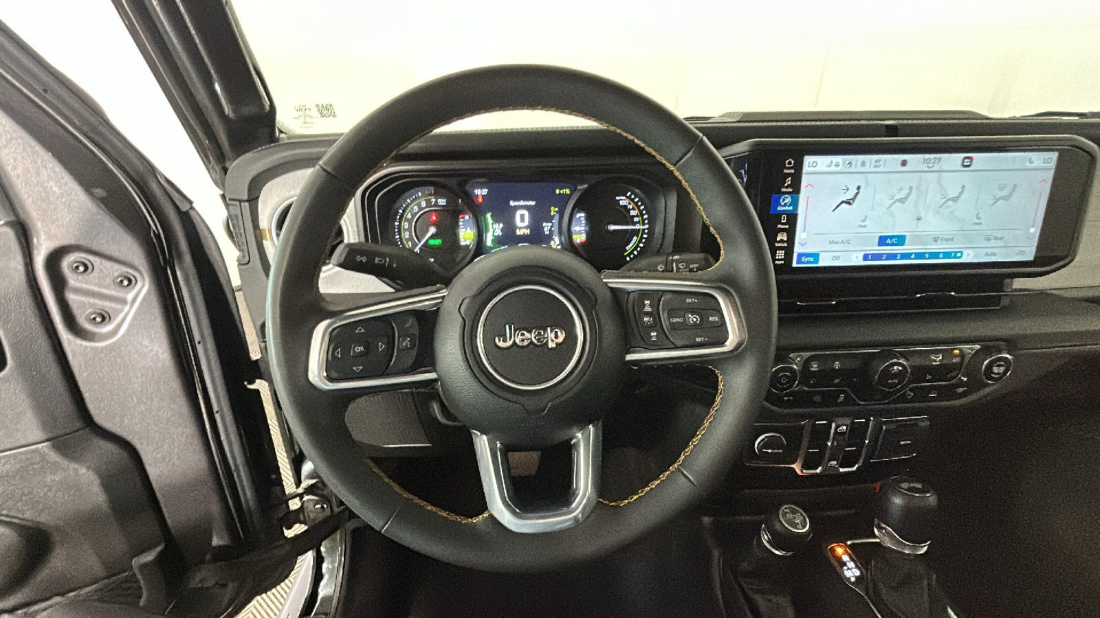 Used 2024 Jeep Wrangler Unlimited Sahara w/ Safety Group AWD/4WD image 17