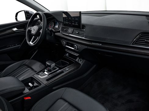 Certified 2023 Audi Q5 2.0T Premium w/ Convenience Package AWD/4WD image 8