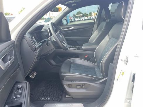 Used 2024 Volkswagen Atlas Cross Sport SEL Premium R-Line AWD/4WD image 12