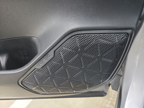 Used 2021 Toyota RAV4 XLE w/ Convenience Package FWD image 14