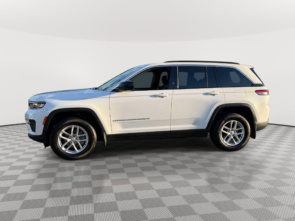 Used 2025 Jeep Grand Cherokee Laredo X w/ Luxury Tech Group I AWD/4WD image 5