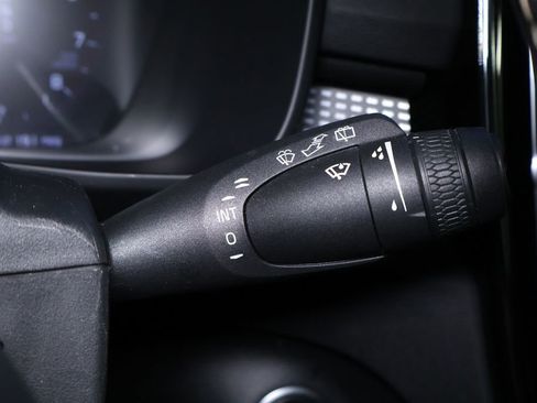 Used 2019 Volvo XC40 T5 R-Design image 25