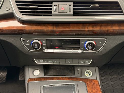 Used 2020 Audi Q5 2.0T Premium Plus w/ Premium Plus Package AWD/4WD image 18