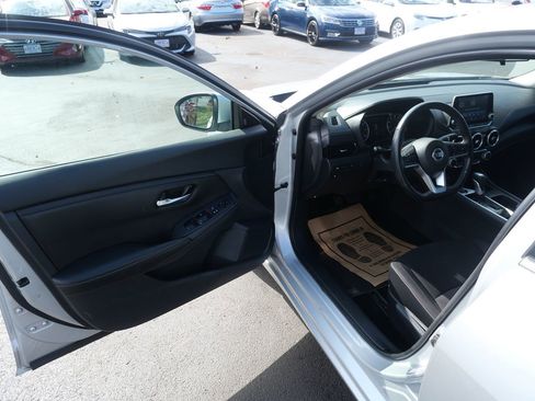 Used 2022 Nissan Sentra SV image 16