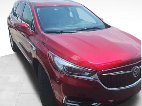 Used 2018 Buick Enclave Essence w/ Trailering Package FWD image 3