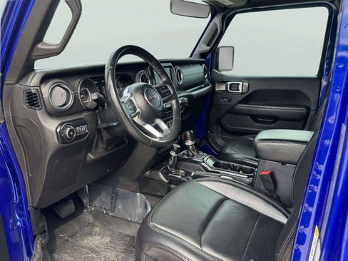 Used 2019 Jeep Wrangler Unlimited Sahara AWD/4WD image 22