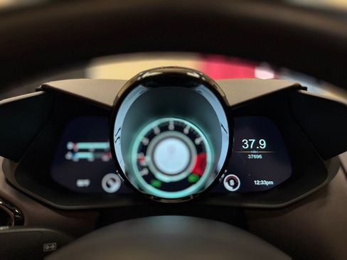 Used 2021 Aston Martin V8 Vantage Roadster image 38