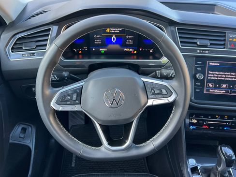 Used 2022 Volkswagen Tiguan SE w/ Panoramic Sunroof Package image 14