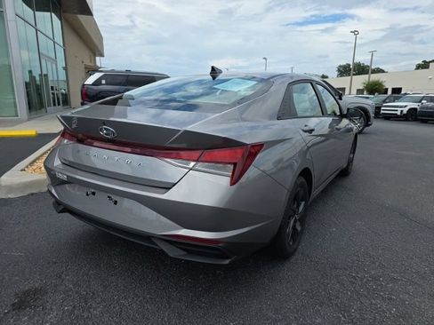 Used 2023 Hyundai Elantra SEL FWD image 4
