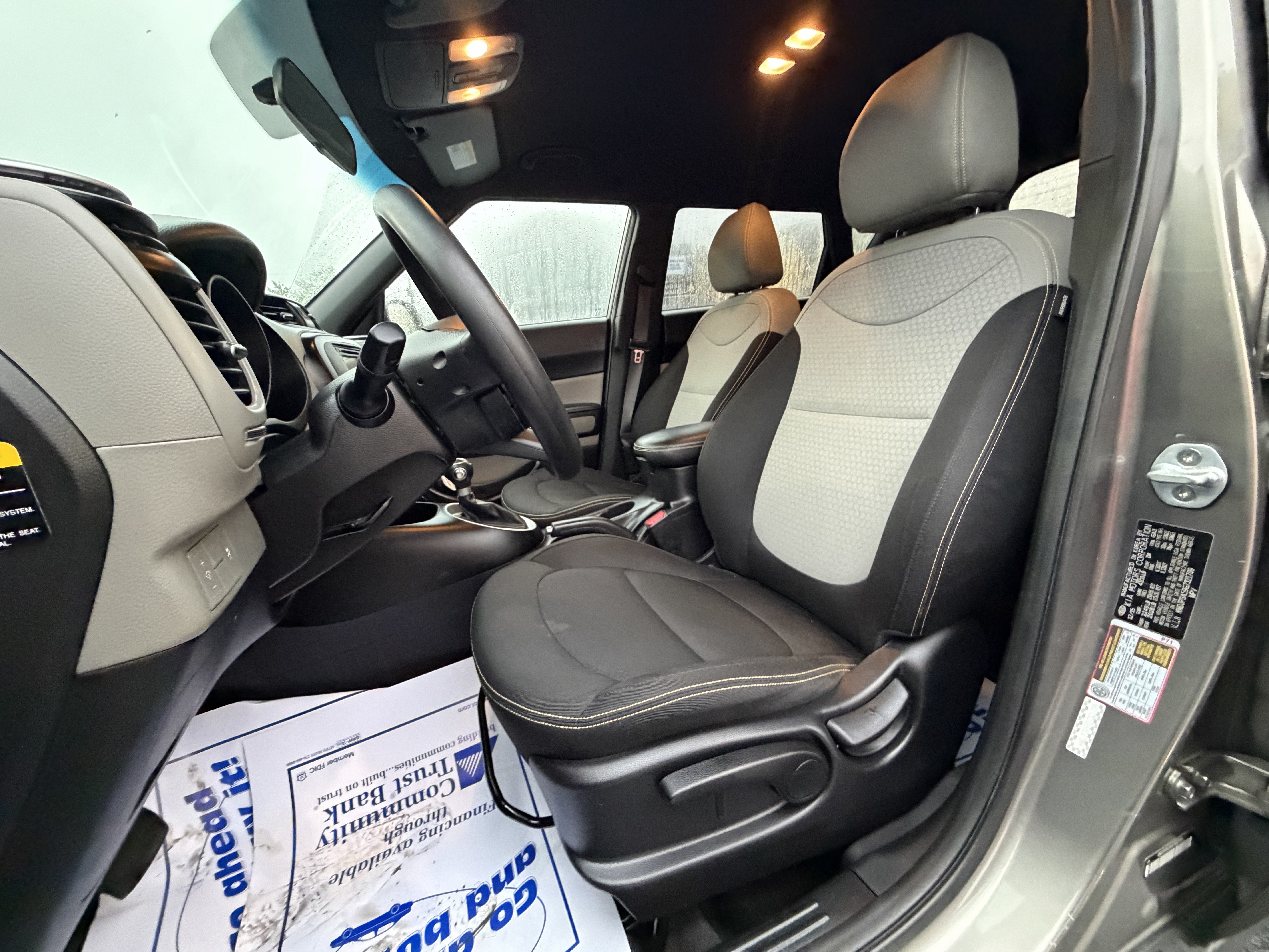 Used 2016 Kia Soul + FWD image 11