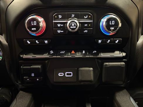 Used 2022 GMC Sierra 1500 AT4 w/ AT4 Preferred Package AWD/4WD image 22