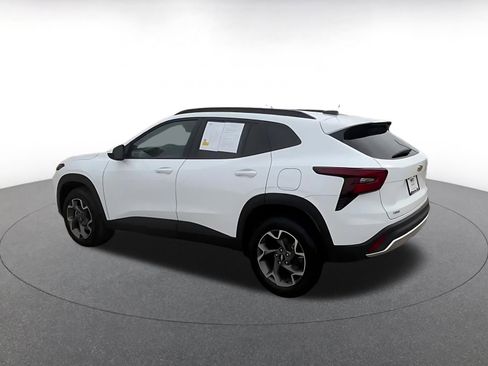 Used 2025 Chevrolet Trax LT image 11