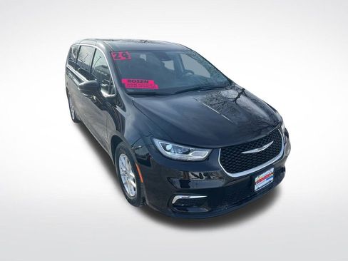 Used 2024 Chrysler Pacifica Touring-L image 34