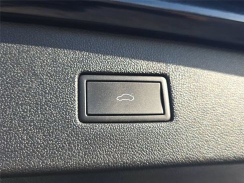 Used 2024 Volkswagen Tiguan SE FWD image 26