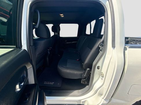 Used 2018 Nissan Titan SV w/ SV Convenience Package RWD image 23