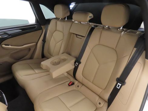 Certified 2026 Porsche Macan AWD/4WD image 43