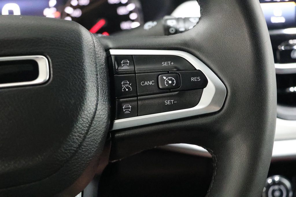 Used 2025 Jeep Compass Limited AWD/4WD image 23
