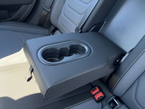 Used 2025 Volkswagen Jetta SEL image 24