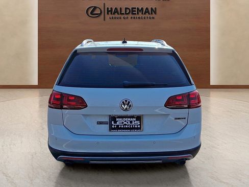 Used 2017 Volkswagen Golf Alltrack SE image 3