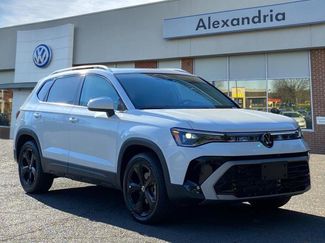 Used 2025 Volkswagen Taos SEL video 1