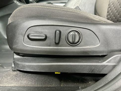 Used 2020 Chevrolet Equinox LT FWD image 22