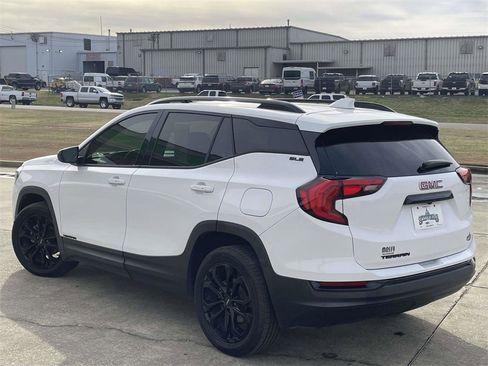 Used 2020 GMC Terrain SLE w/ Elevation Edition image 5