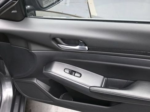 Used 2025 Nissan Altima 2.5 SV AWD/4WD image 38