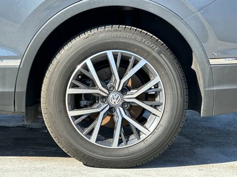 Used 2020 Volkswagen Tiguan SE w/ Panoramic Sunroof Package image 27