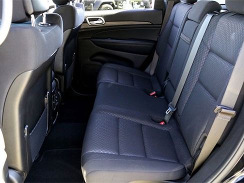 Used 2021 Jeep Grand Cherokee Laredo image 24