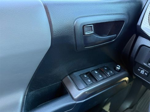 Used 2017 Toyota Tacoma SR5 image 16