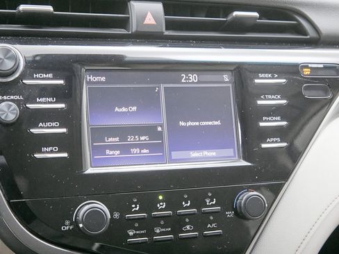 Used 2018 Toyota Camry LE image 17