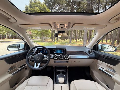 Used 2022 Mercedes-Benz GLB 250 image 2