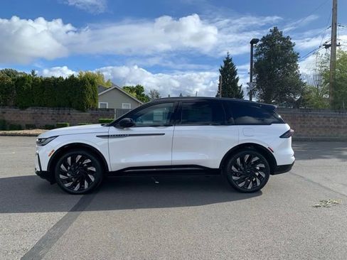 New 2026 Lincoln Nautilus Reserve image 2