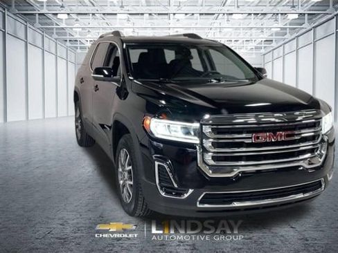 Used 2023 GMC Acadia SLE w/ Driver Convenience Package image 4