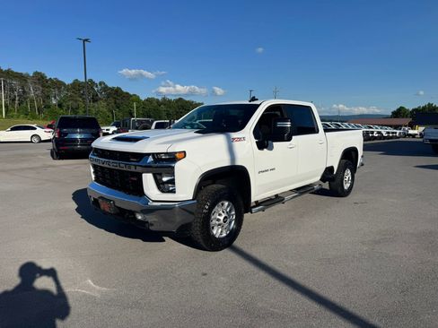 Used 2023 Chevrolet Silverado 2500 LT w/ Convenience Package AWD/4WD image 2