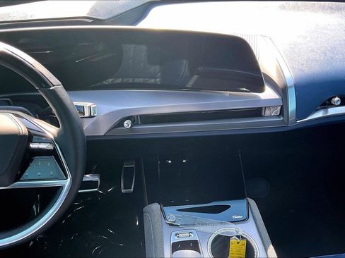 Certified 2026 Cadillac Vistiq Premium Luxury image 9