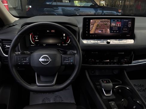 Used 2026 Nissan Rogue SL FWD image 15