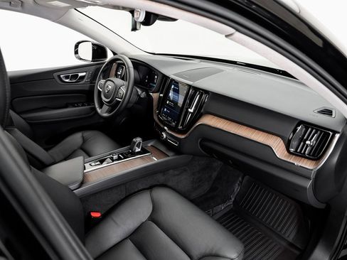 Used 2022 Volvo XC60 B5 Momentum w/ Advanced Package image 22