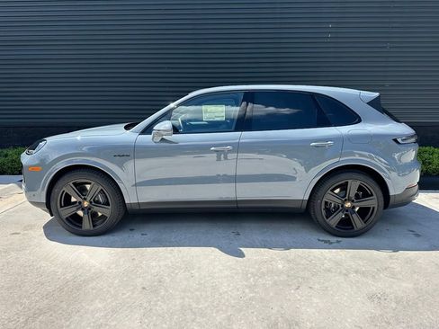 Used 2026 Porsche Cayenne E-Hybrid AWD/4WD image 2