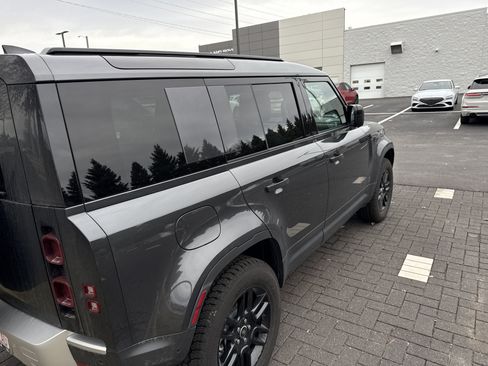 Used 2025 Land Rover Defender 110 S image 4