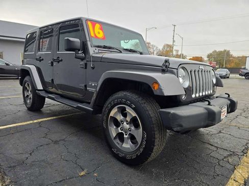 Used 2016 Jeep Wrangler Unlimited Sahara w/ Connectivity Group image 7