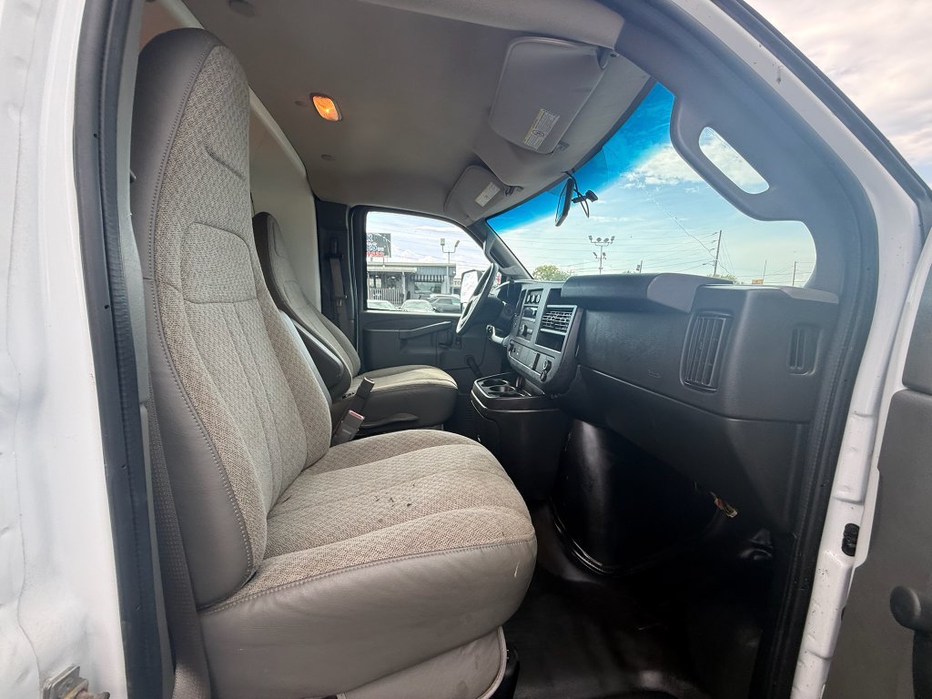 Used 2020 GMC Savana 3500 Extended w/ Driver Convenience Package RWD image 18