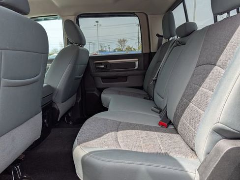 Used 2018 RAM 1500 SLT AWD/4WD image 9