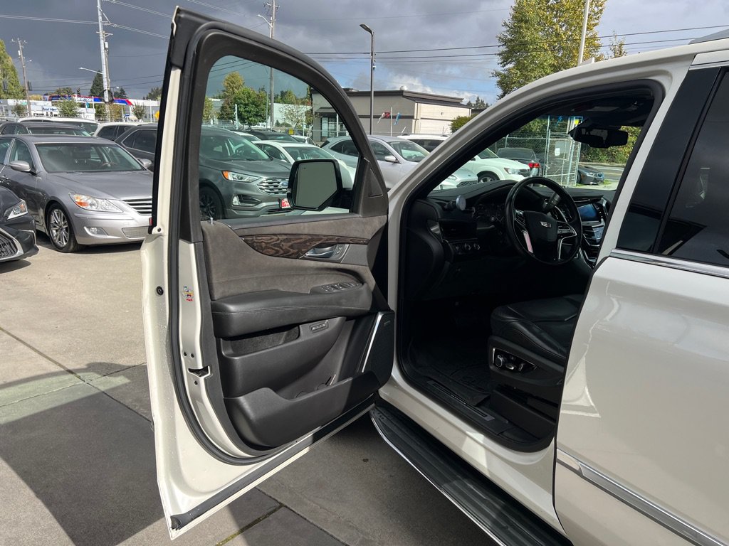 Used 2015 Cadillac Escalade ESV Platinum AWD/4WD image 11