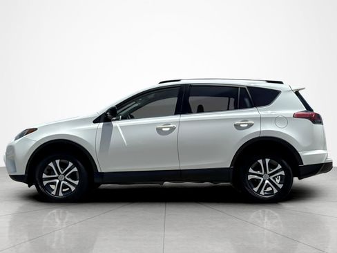 Used 2018 Toyota RAV4 LE FWD image 2
