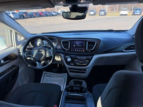 Used 2019 Chrysler Pacifica Touring Plus w/ Advanced Safetytec Group image 18