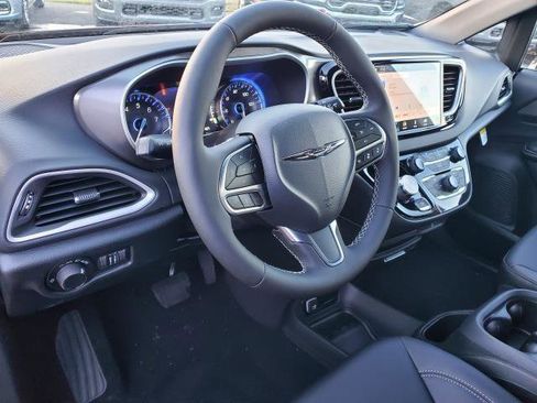 Used 2026 Chrysler Voyager LX image 7